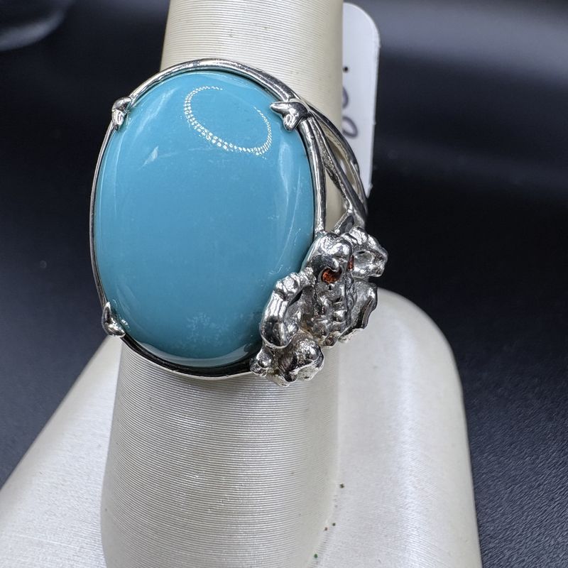 STERLING SILVER TURQOUISE CABOCHON WITH FROG DETAIL, SIZE  7, 8.18G