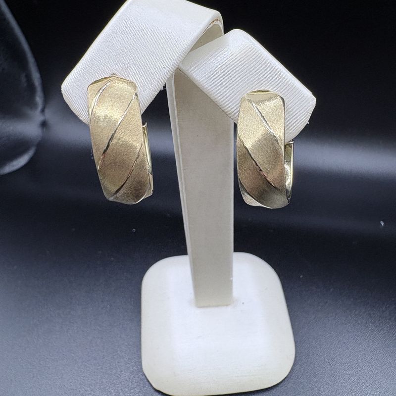 18K TEXTURED OMEGA BACK EARRINGS