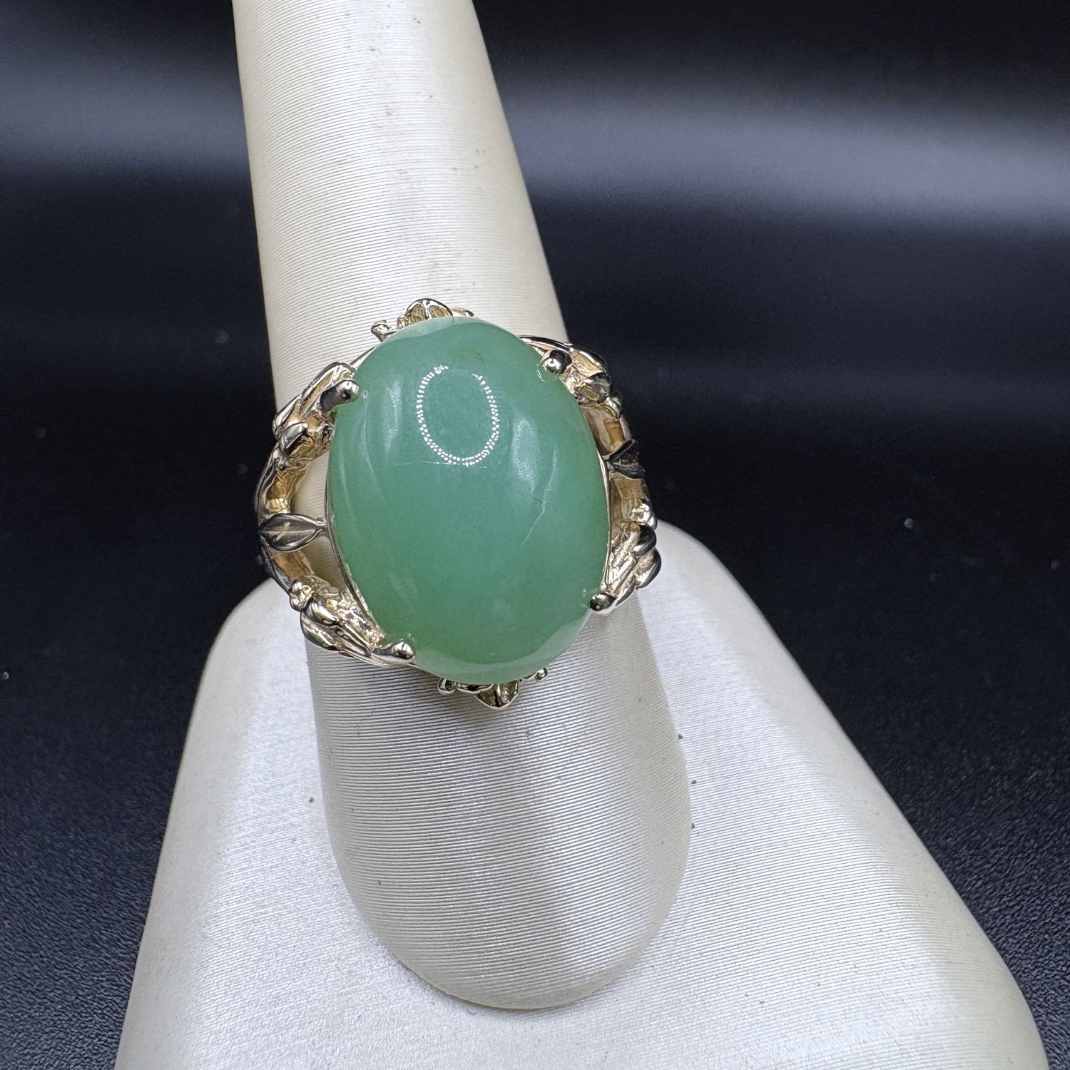 14K OVAL JADE CABOCHON WITH FILIGREE SIZE 8.75