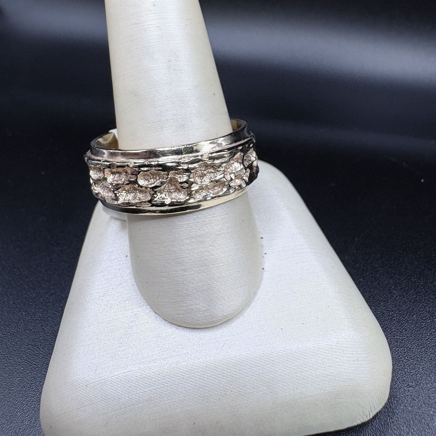14KY GENTS RING- NUGGET CENTER RING, POLISHED EDGES, SIZE 14,   10.17G
