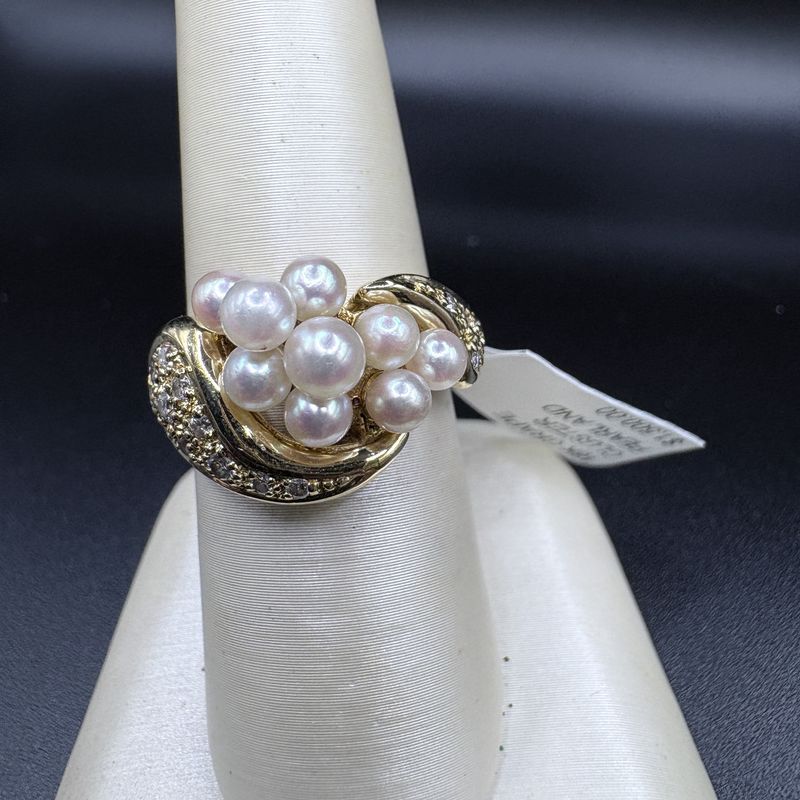 18K GRAPE CLUSTER PEARL AND DIAMOND RING SIZE 6.25