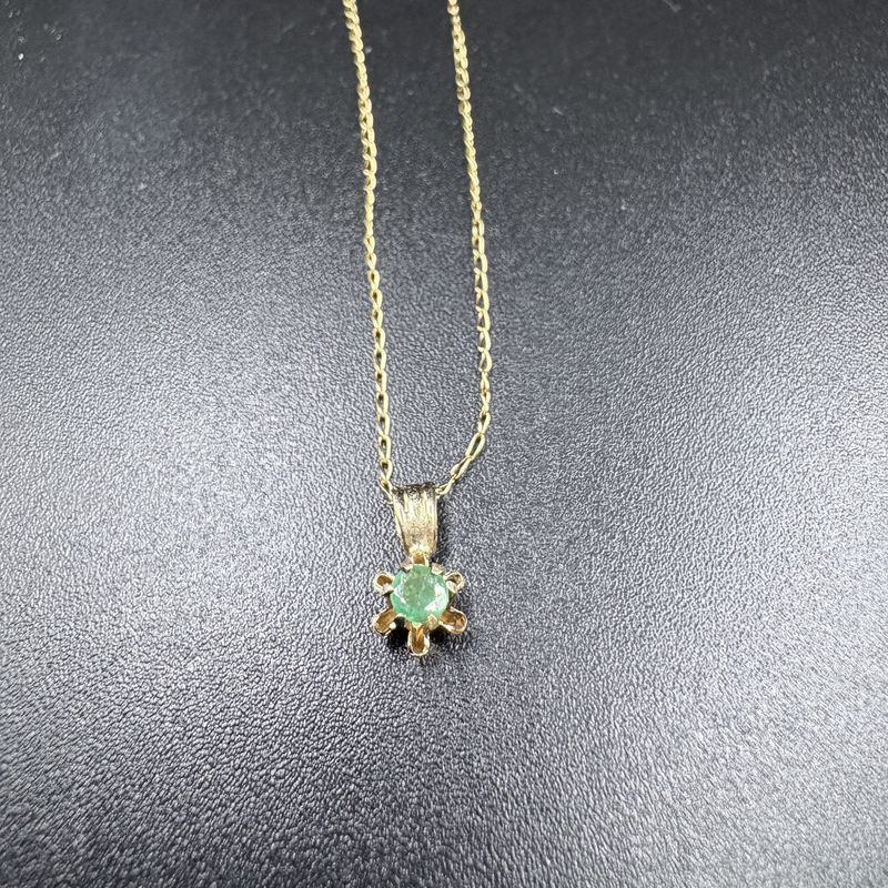 14K BUTTERCUP EMERALD PENDANT WITH CHAIN 18&quot;