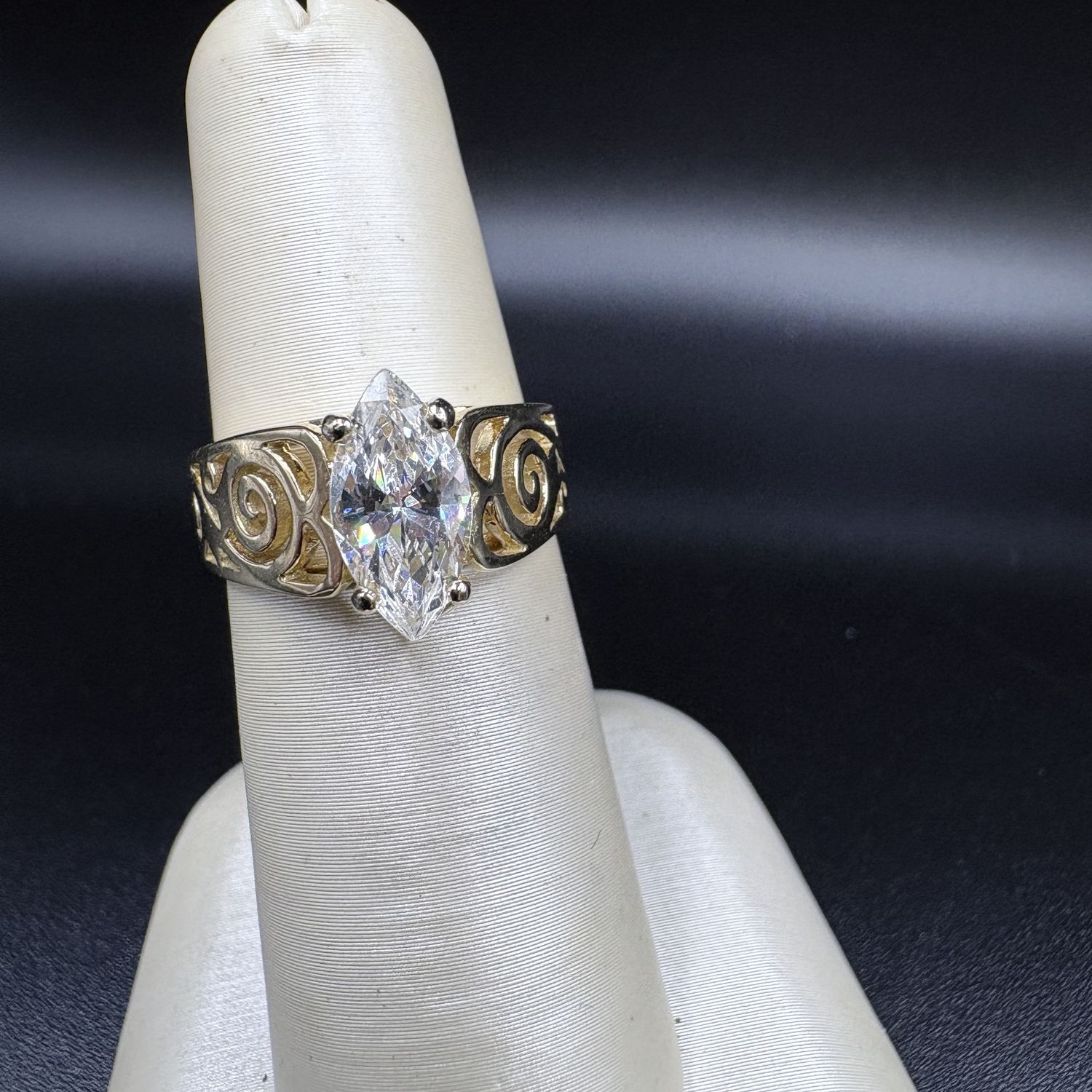 18K SPIRAL  DESIGN CUBIC ZIRCONIA MARQUIS RING SIZE 5, 4.2G