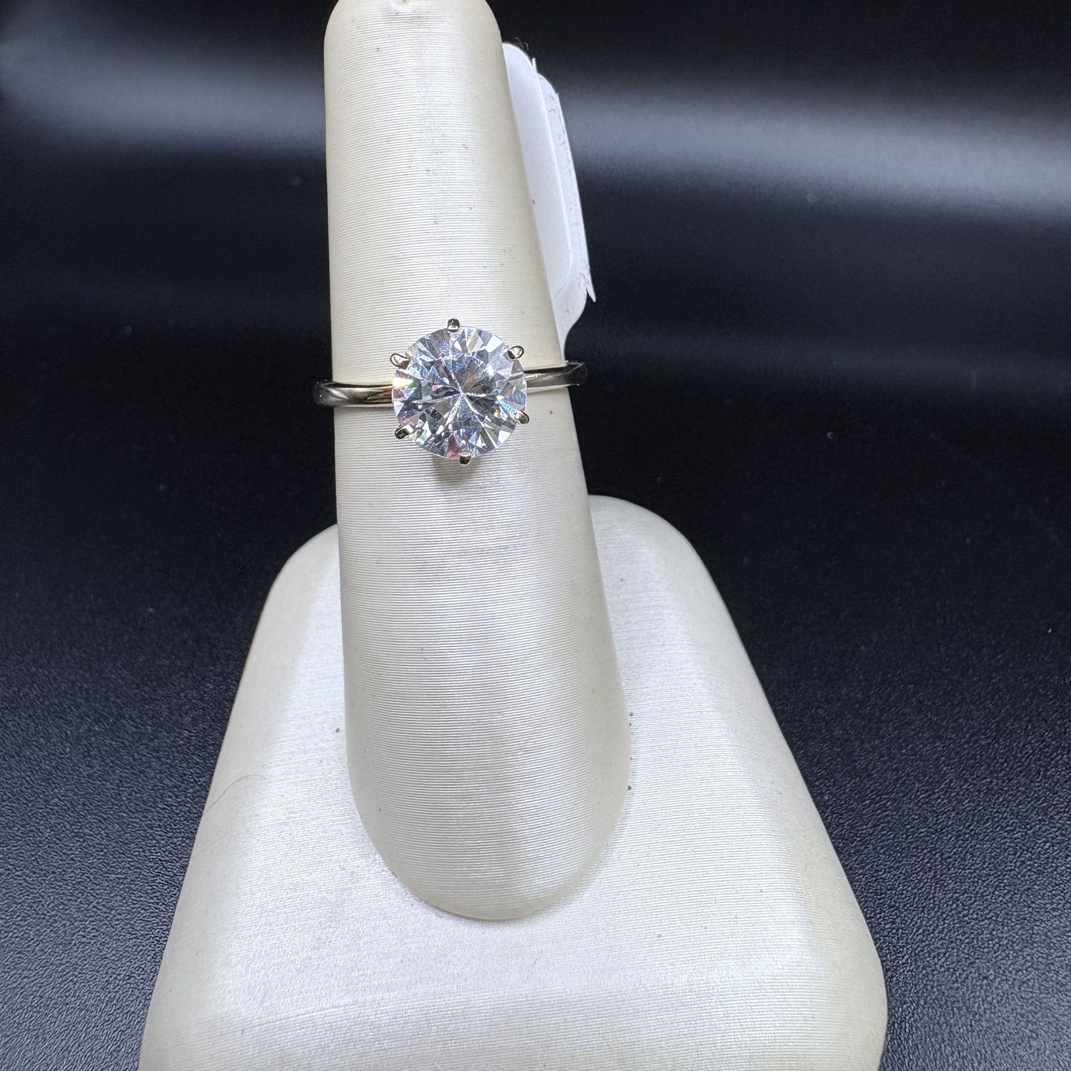 14KY TIFFANY SETTING- CUBIC ZIRCONIA, 8MMSTONE,  SIZE 6, 2.7G