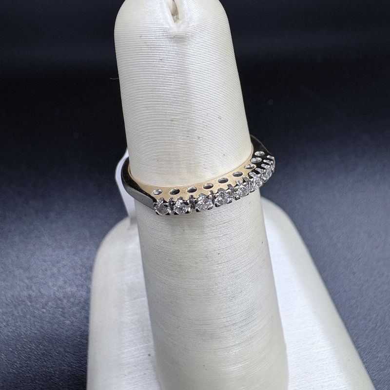 14K APROX 0.20CT, 8 STONE BAND, SIZE 4