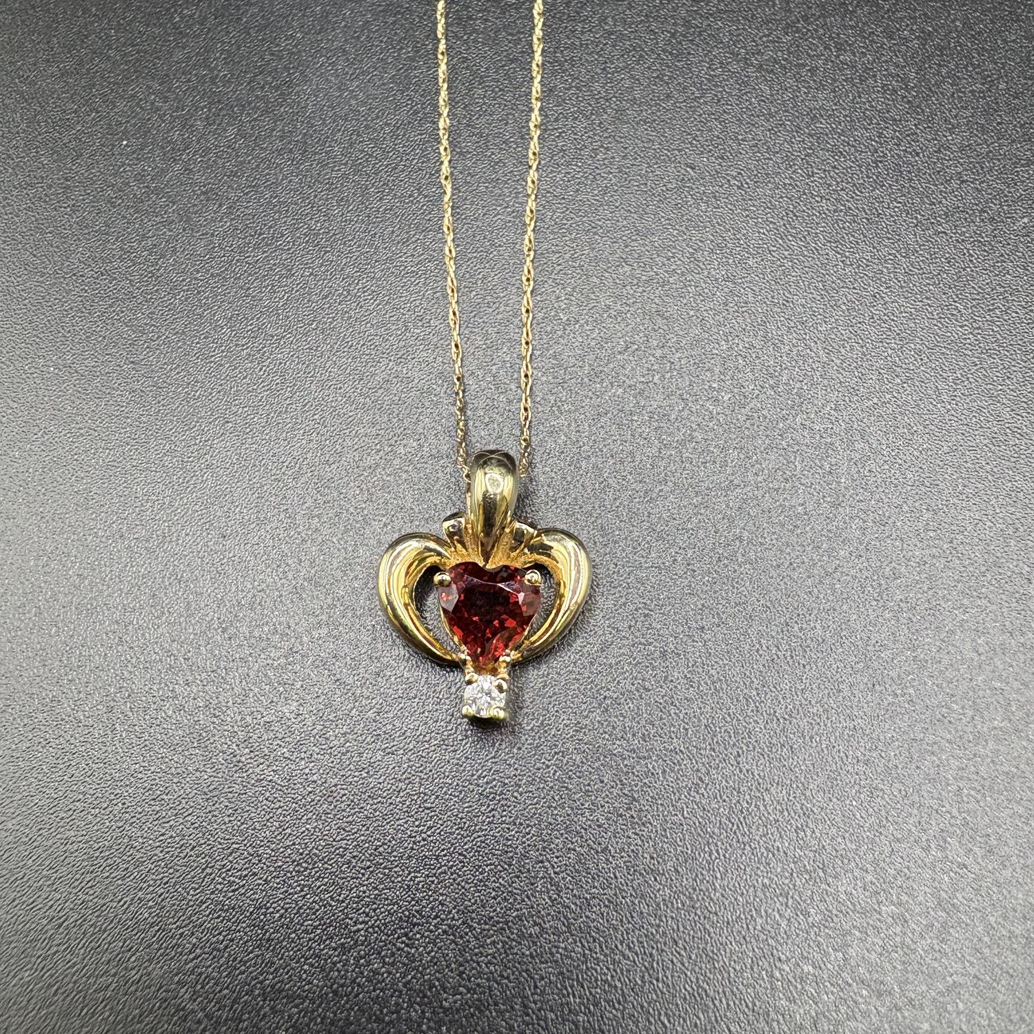 10KY RUBY HEART PEND