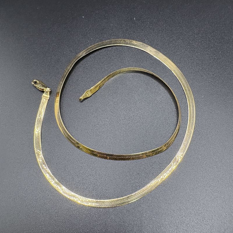 14K HERRIGNBONE NECKLACE 3MM THICK, 17 INCHES LONG,  4.37G