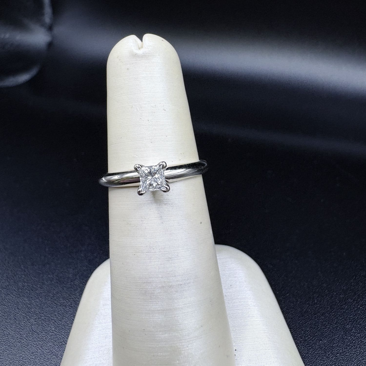 10K APROX 0.20CT NATURAL DIAMOND PRINCESS CUT, SIZE 4.75, 1.9G