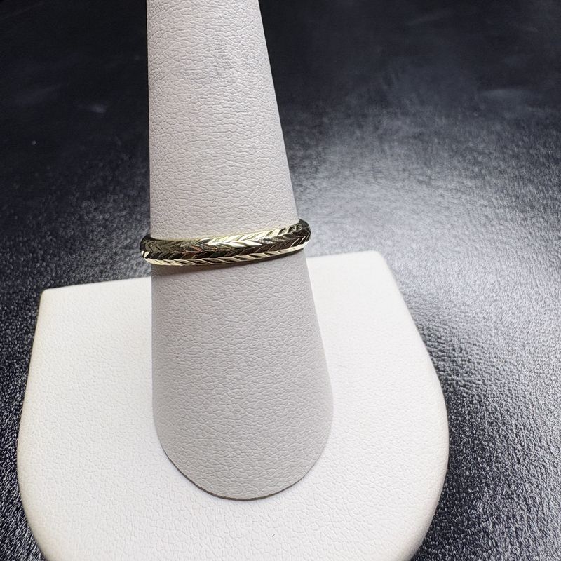 14K CHEVRON PATTERN BAND