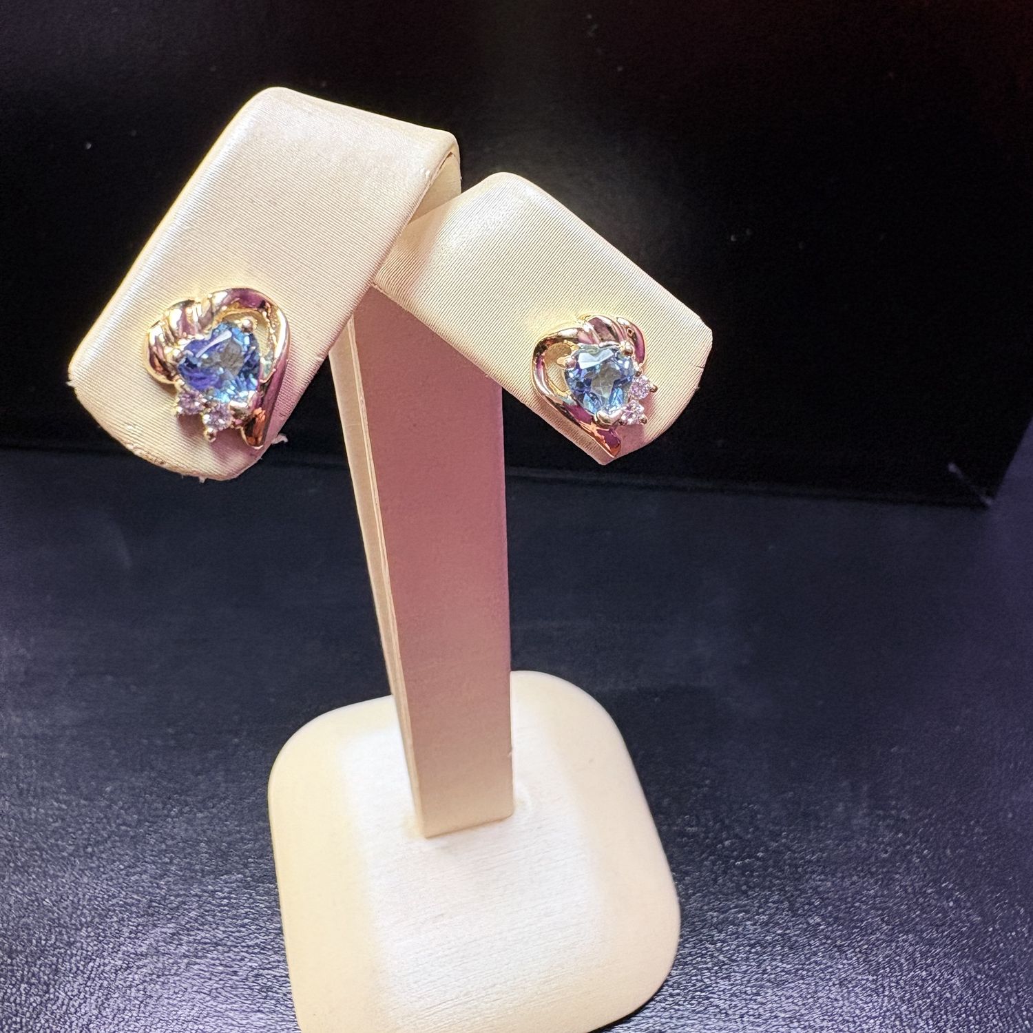 10K BLUE TOPAZ SCALLOPED GOLD EARRINGS