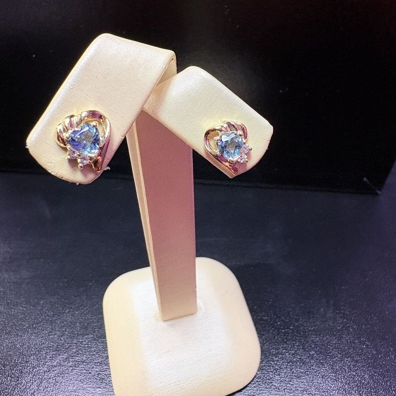 10K BLUE TOPAZ SCALLOPED GOLD EARRINGS