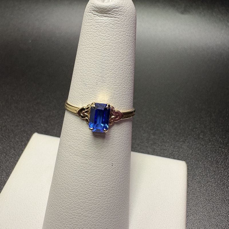 10K 4X6 CREATED SAPPHIRE RING SIZE 5