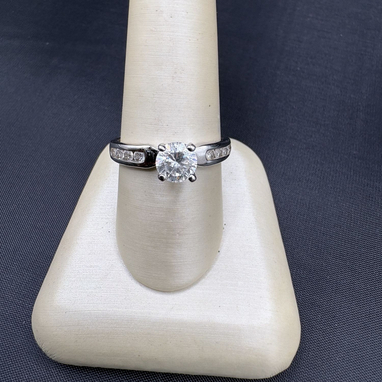 STERLING SILVER CZ RING SIZE 8