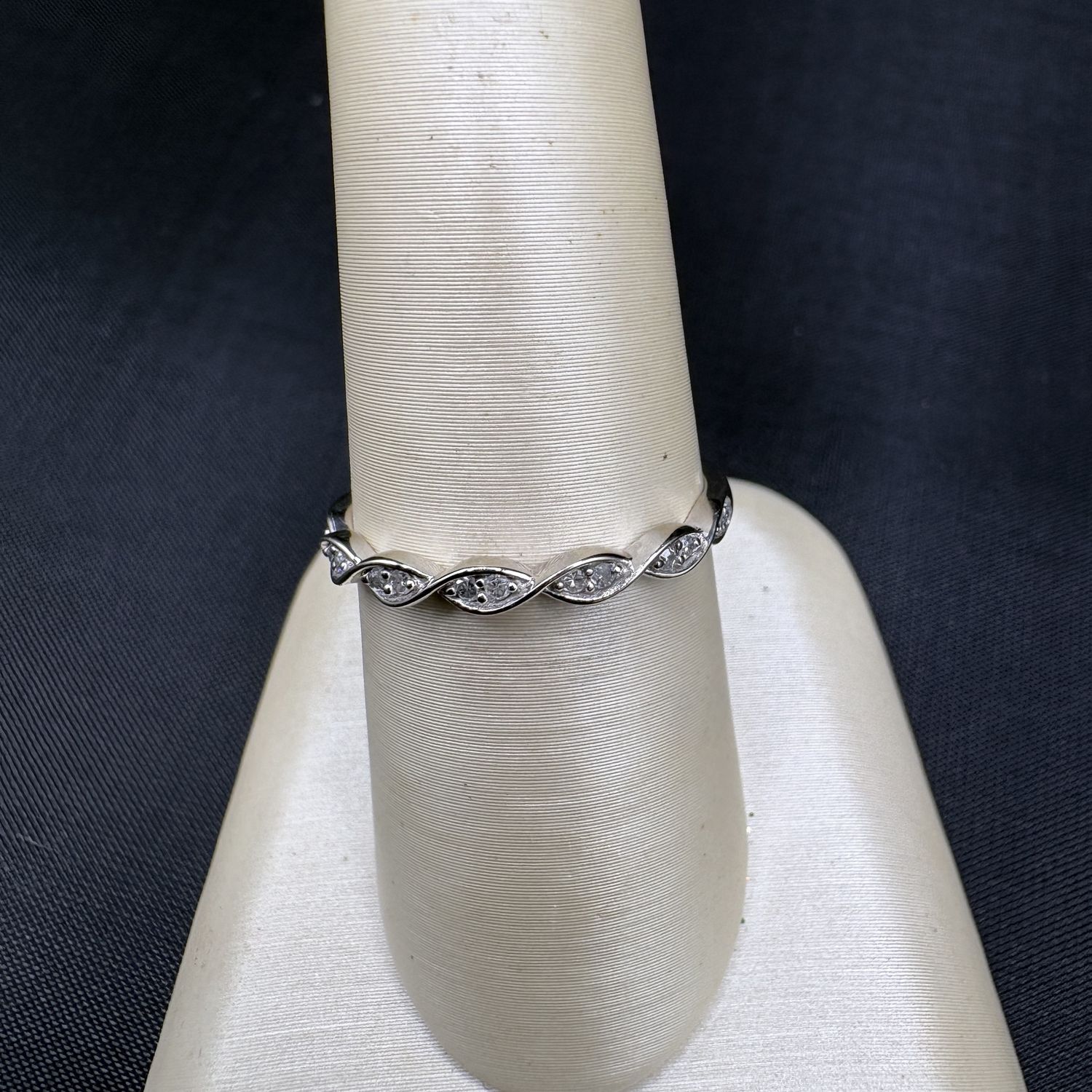 10K 14 ROUND DIAMOND .07CTW RING SIZE 7 1.5G