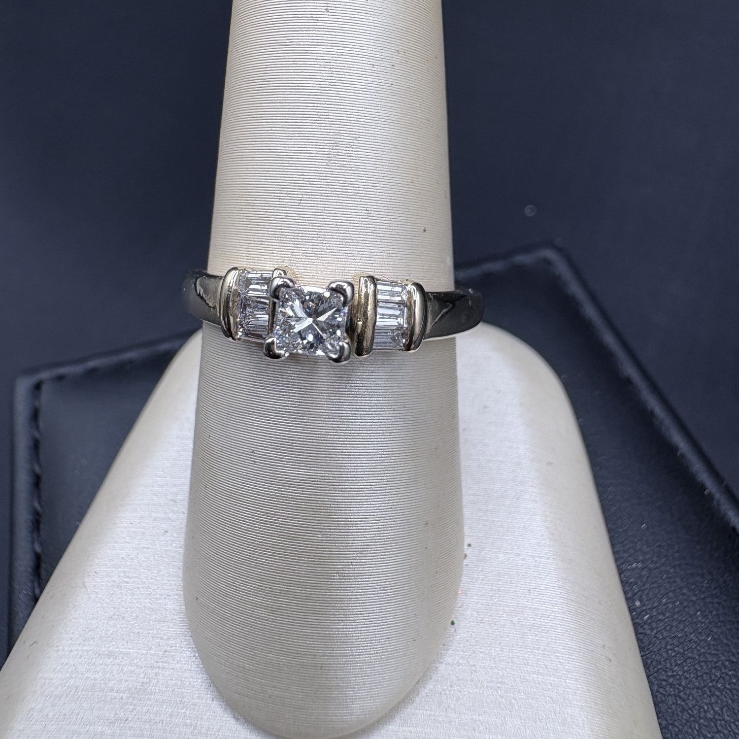 14KY ENGAGMENT RING, 3.6MM PRINCESS NATURAL DIAMOND APPROX .30CT, 6 BAGUETTES, APPROX 0.66TCW, I-J COLOR, SI1 CLARITY, SIZE 7 3/4 2.6 GRAMS