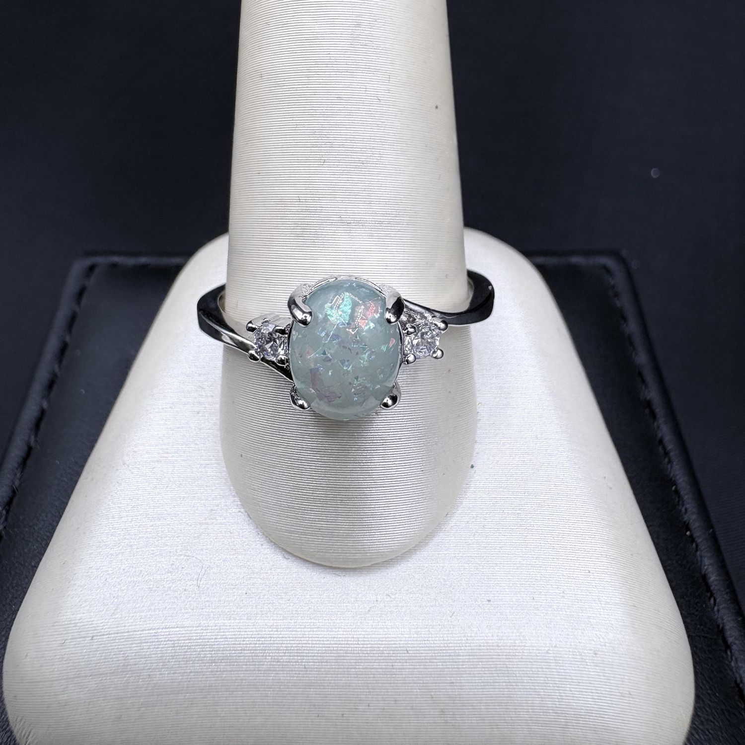 STERLING SILVER OPAL- LIGHT GREEN OVAL SIZE 9 3/4, 2.3GRAMS