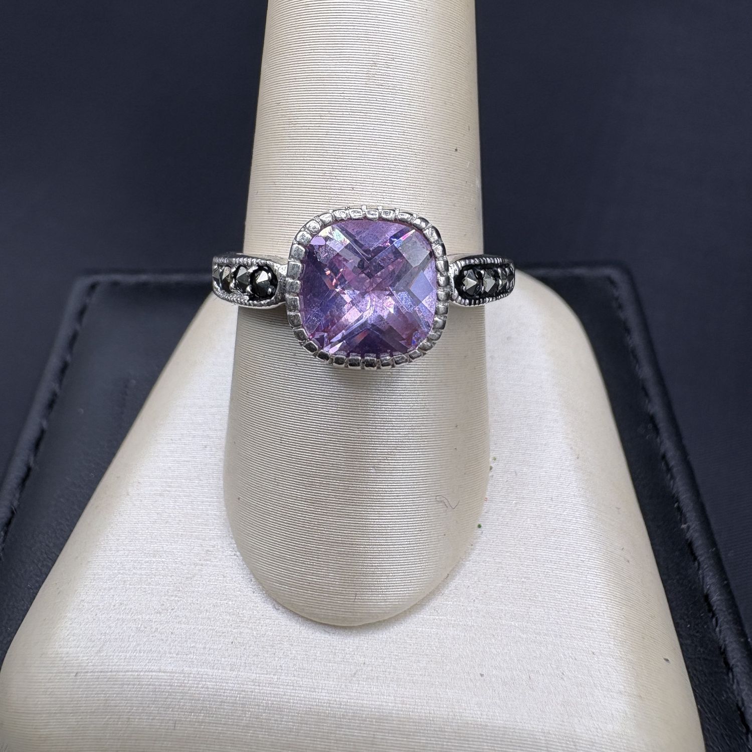 SS LAVENDER AMETHYST, CUSHION CUT, VINTAGE DESIGN, SIZE 8, 4.3 GRAMS