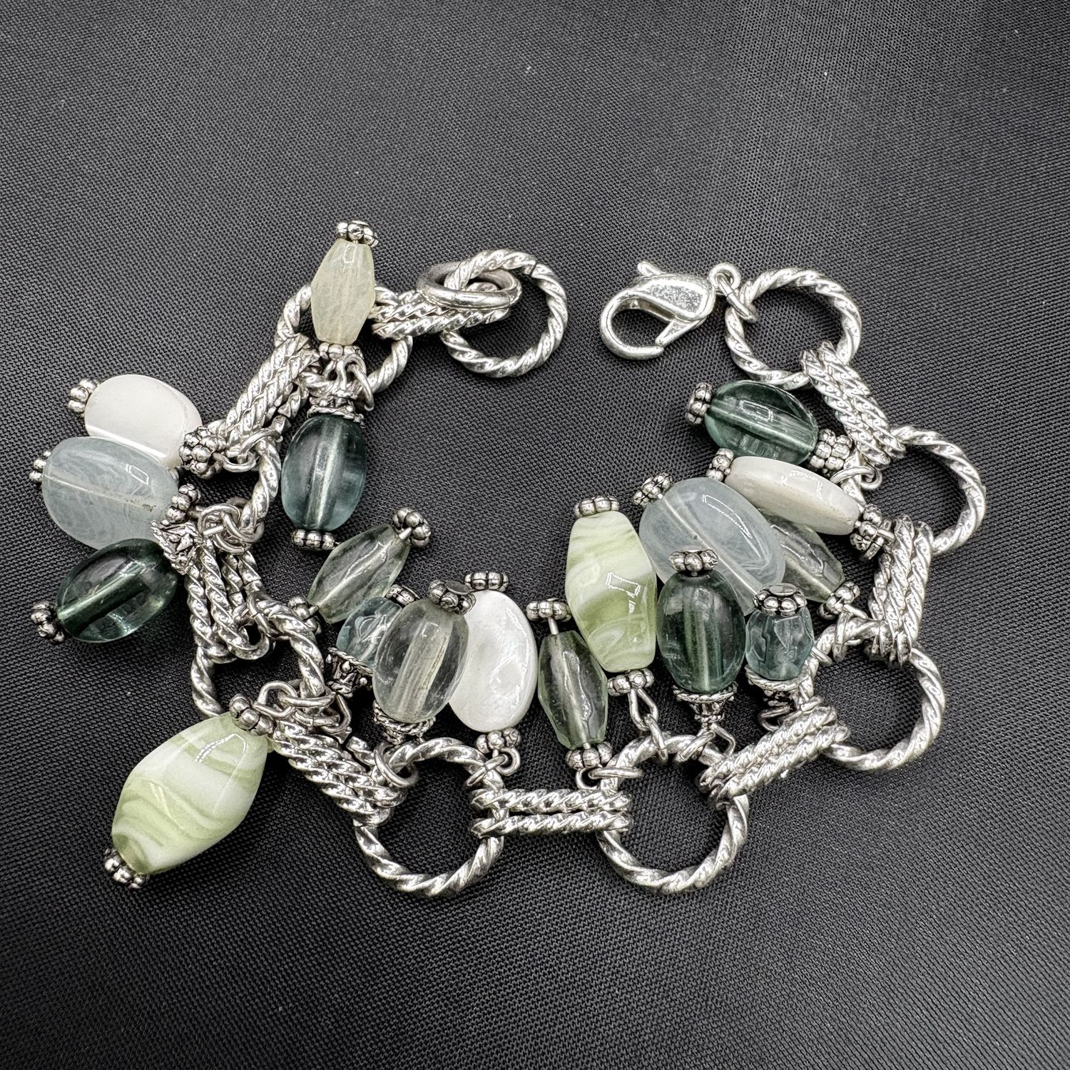 SILVERTONE GREEN BEAD FASHION BRACELET