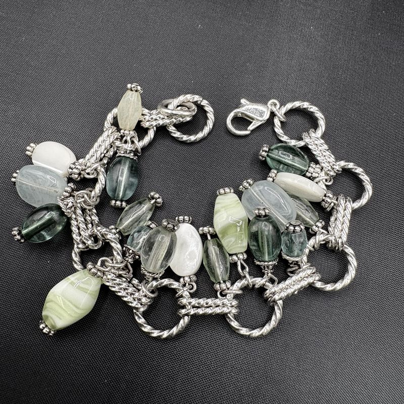 SILVERTONE GREEN BEAD FASHION BRACELET