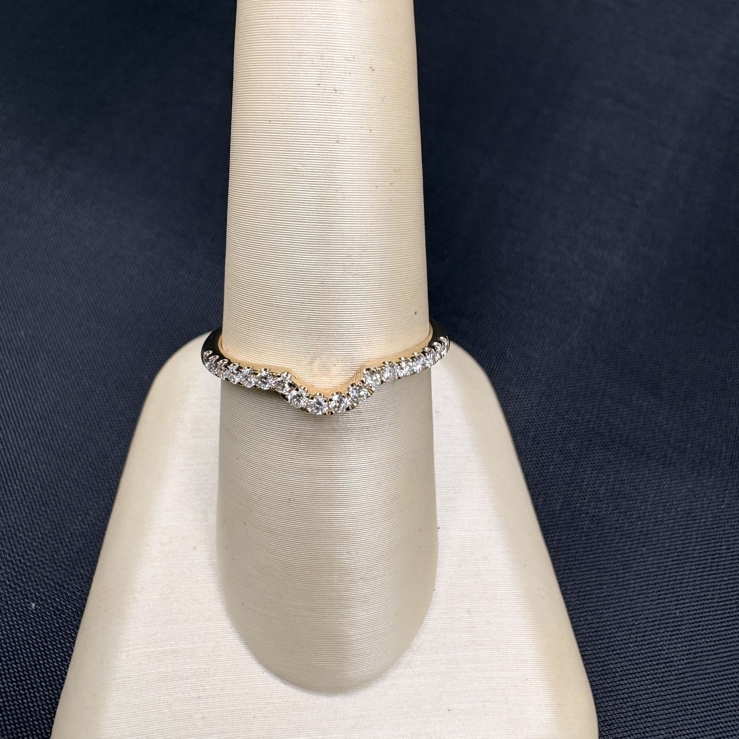 14K  .25CTW 20 DIAMOND CURVED BAND