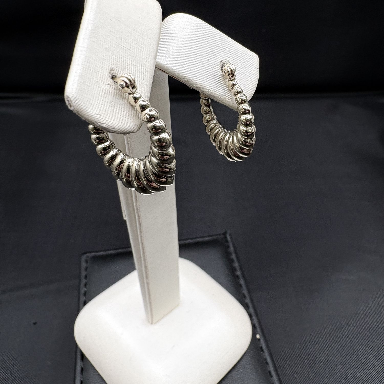 14K SCOLLOPED EDGE SHRIMP HOOPS