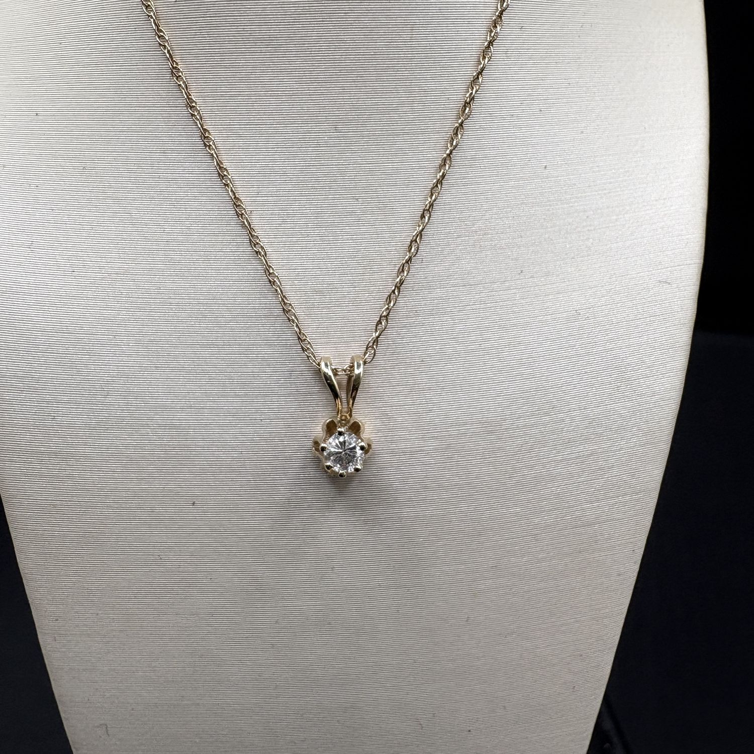 14K ROUND BUTTERCUP STYLE DIAMOND PENDANT AND CHAIN 18"