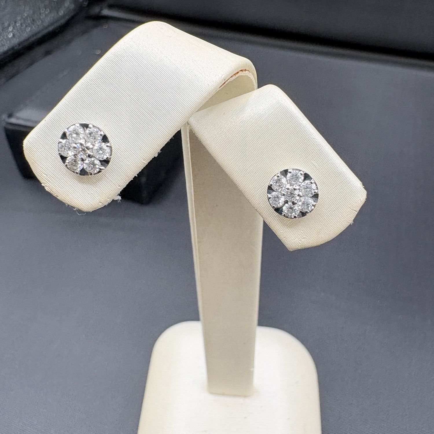 10K DIAMOND CLUSTER EARRING