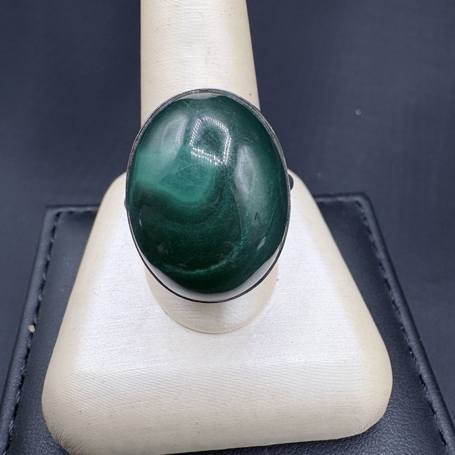 STERLING  MALECHITE  BEZEL SET SIZE 11