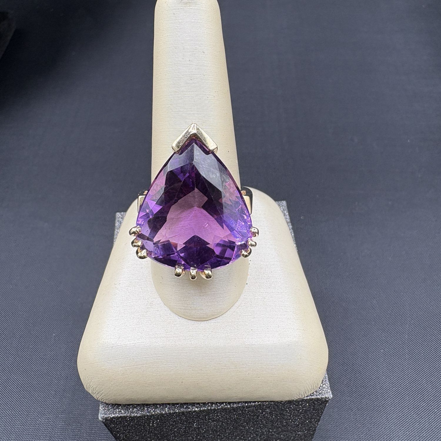 14Y LARGE PEAR SHAPE AMETHYST RING SIZE 8