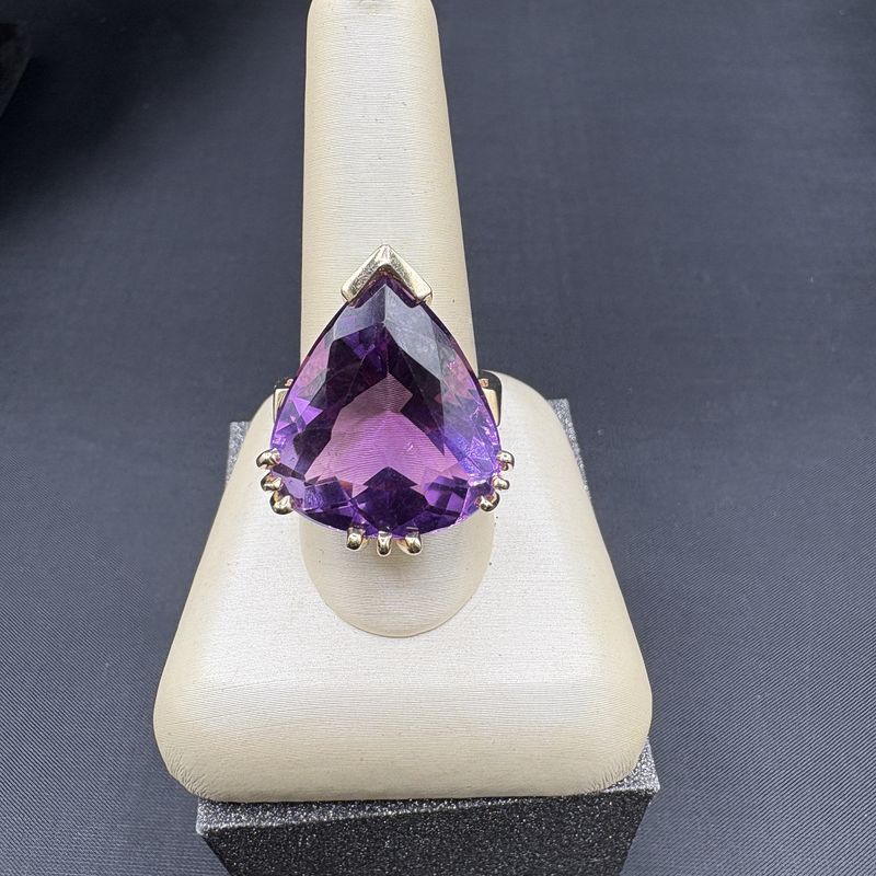 14Y LARGE PEAR SHAPE AMETHYST RING SIZE 8