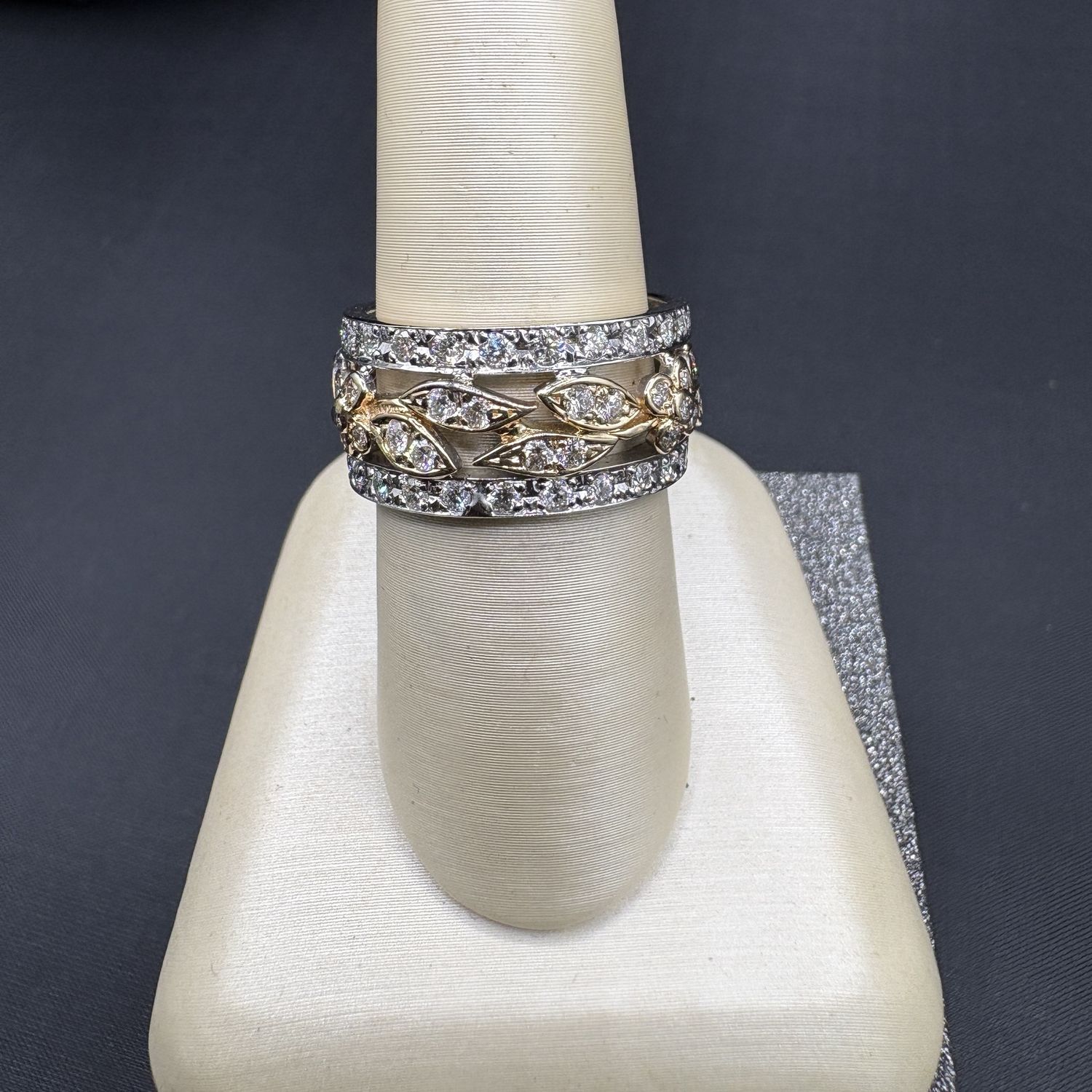 18K TWO TONE FLORAL DIAMOND BAND