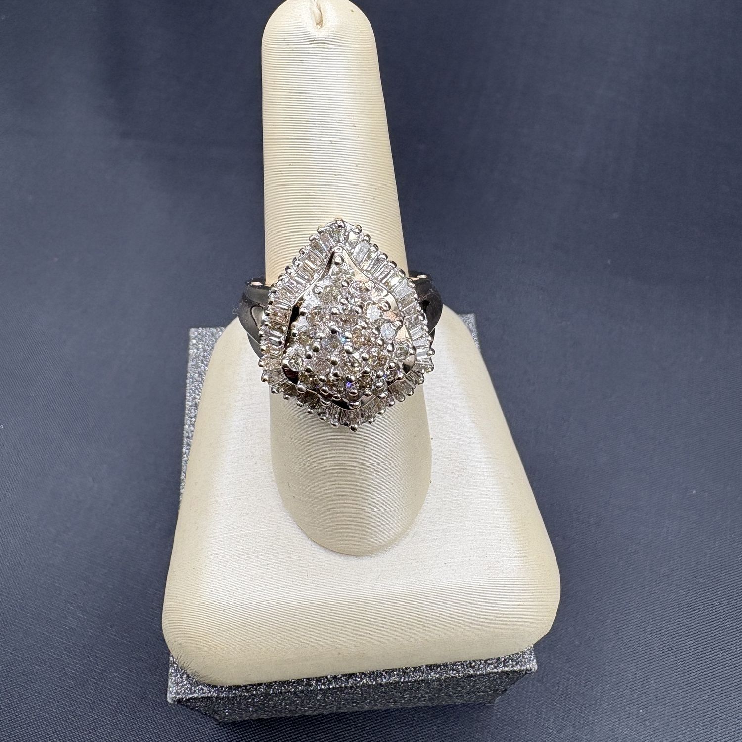 10K DIAMOND RING SIZE 7