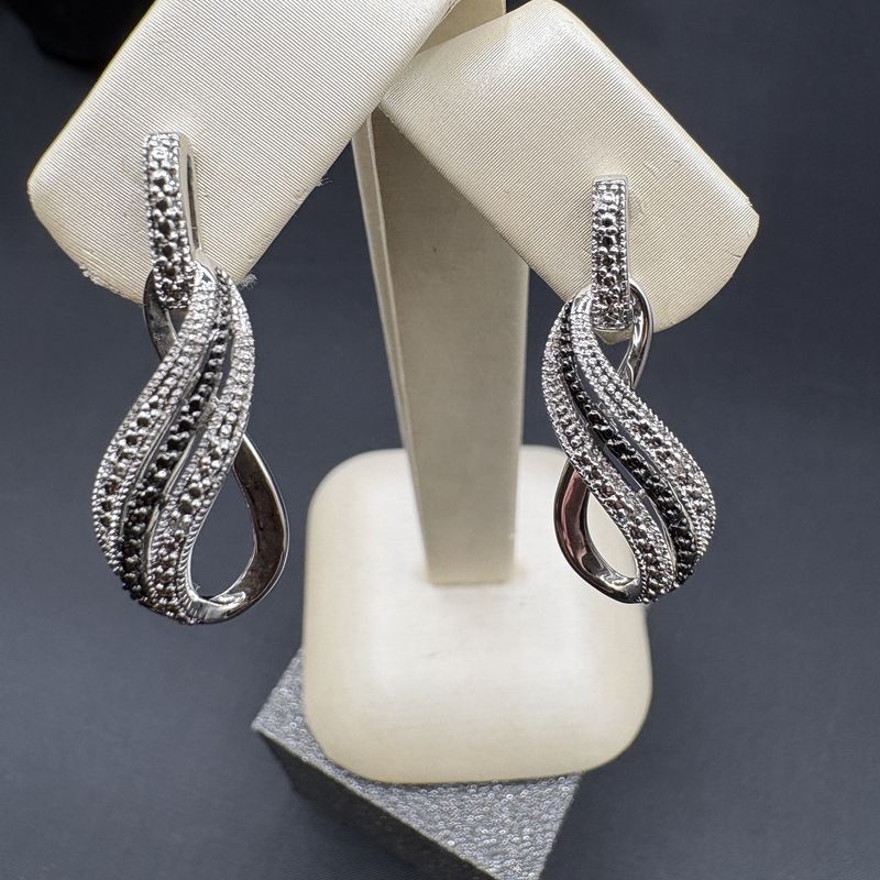 STERLING INFINITY BLACK &amp; WHITE DIAMOND EARRING