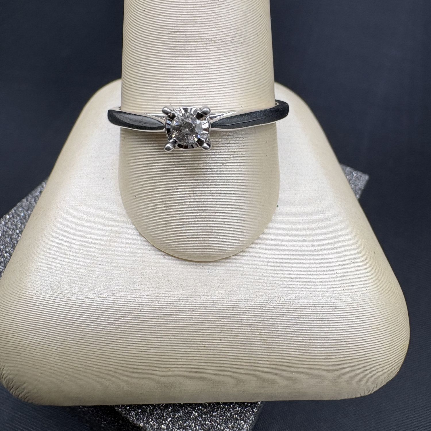 10K DIAMOND ENGAGEMENT RING SIZE 9.5