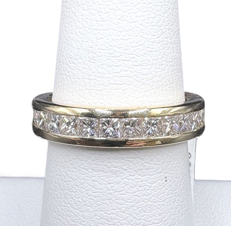14K PRINCESS CUT APPROX 1CTW CHANNEL SETTING BAND SIZE 7