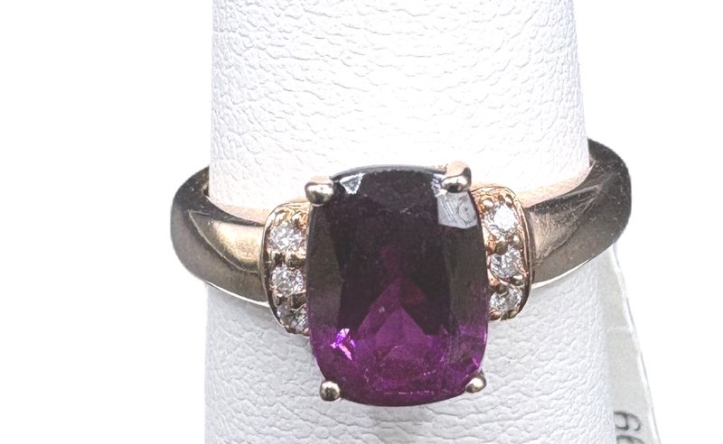 10K  OVAL RHODOLITE GARNET RING SIZE 4.5