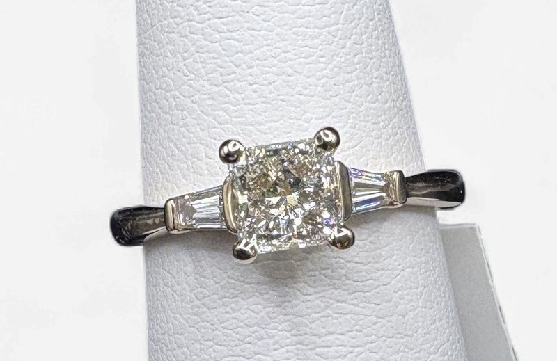 18K 1 CARAT TOTAL WEIGHT  NATURAL DIAMOND, PRINCESS, TAPERED BAGUETTE, SIZE 5 1/4, 2.8G