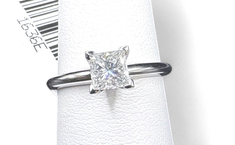 14K 0.75CT PRINCESS CUT NATRUAL DIAMOND SOLITARE RG SZ5 2G
