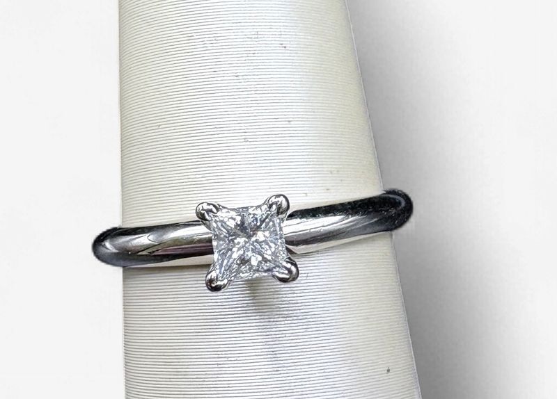 10K APROX 0.20CT NATURAL DIAMOND PRINCESS CUT, SIZE 4.75, 1.9G