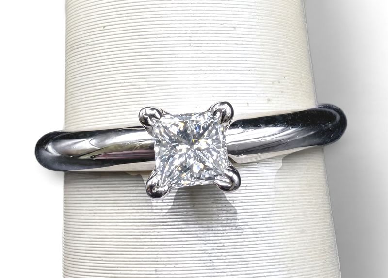 10K APROX 0.20CT NATURAL DIAMOND PRINCESS CUT, SIZE 4.75, 1.9G