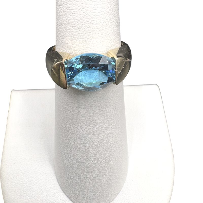 14K OVAL EAST/WEST SWISS BLUE TOPAZ RING SIZE 5.75