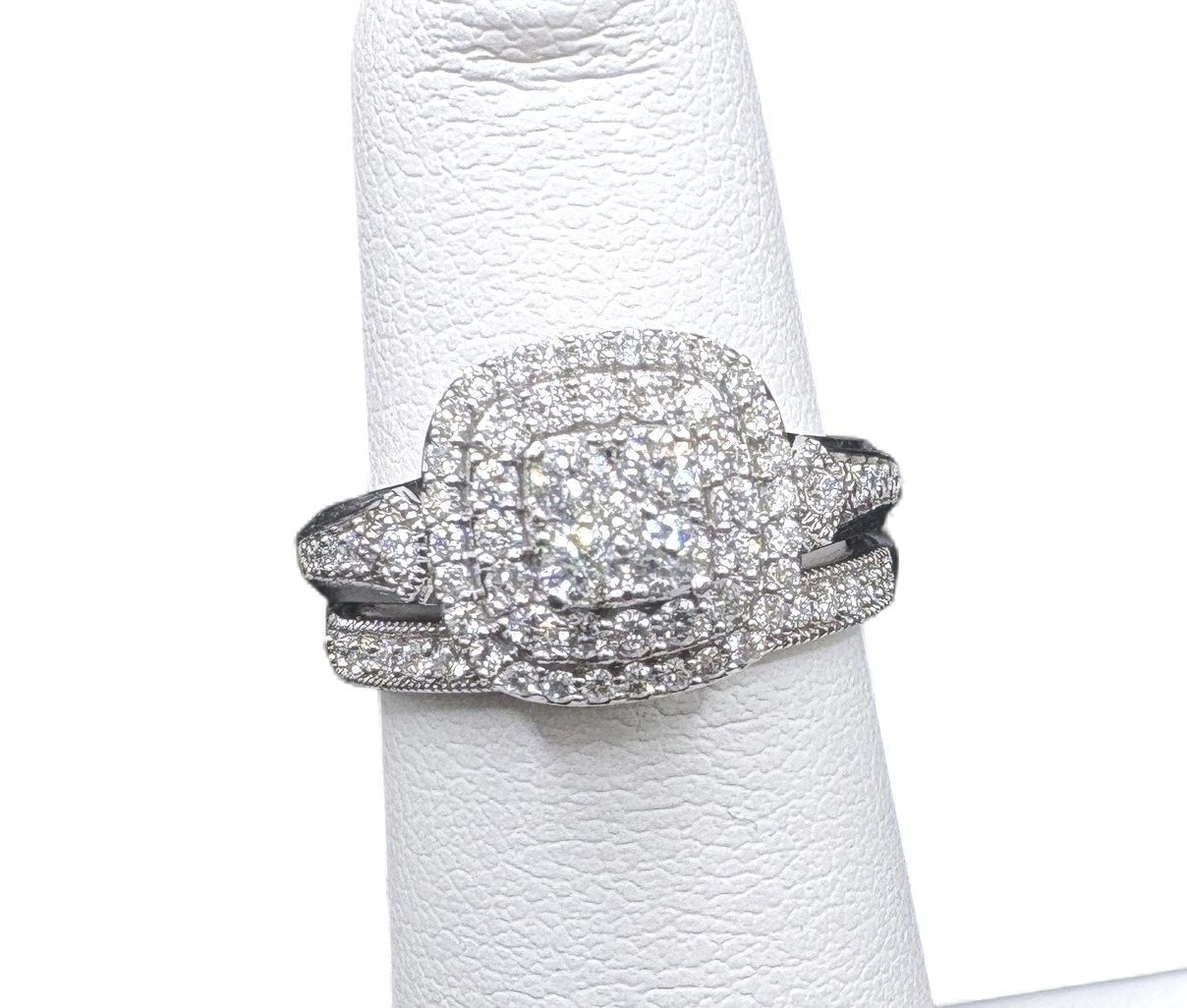 10K APROX 1/2 CTW NATURAL DIAMOND WEDDING SET, SIZE 4.25,  4G