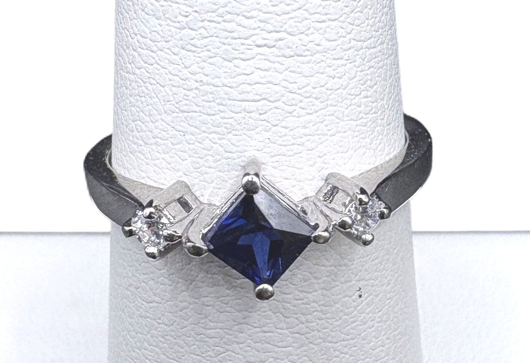 10K WHITE GOLD CREATED SAPPHIRE PRINCESS CUT AND LAB DIAMOND RING, SIZE 7, 1.9G