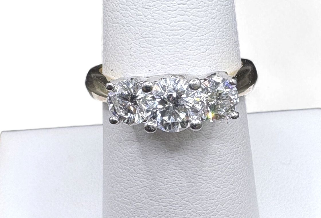 18k 3 STONE ZALES SIGNATURE DIAMOND RING 1.36CT, SIZE 7.5, 6.04G