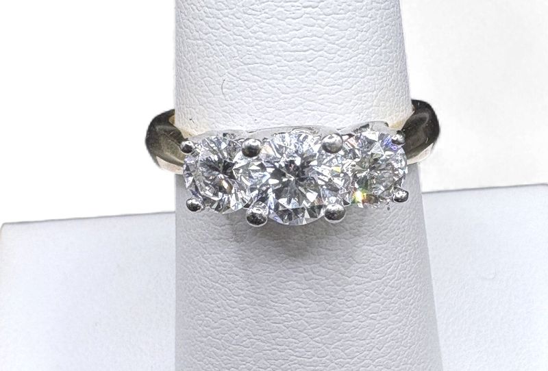18k 3 STONE ZALES SIGNATURE DIAMOND RING 1.36CT, SIZE 7.5, 6.04G