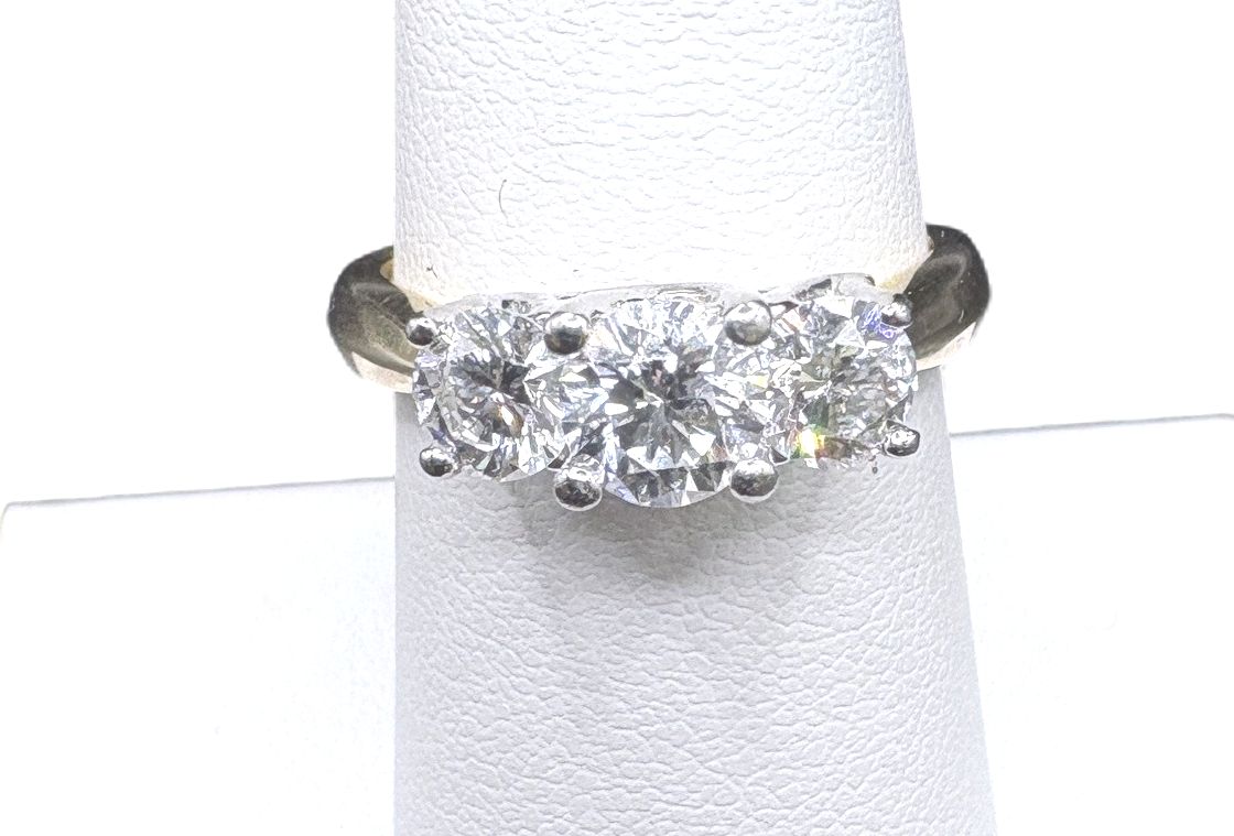18k 3 STONE ZALES SIGNATURE DIAMOND RING 1.36CT, SIZE 7.5, 6.04G