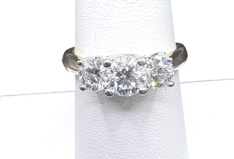 18k 3 STONE ZALES SIGNATURE DIAMOND RING 1.36CT, SIZE 7.5, 6.04G