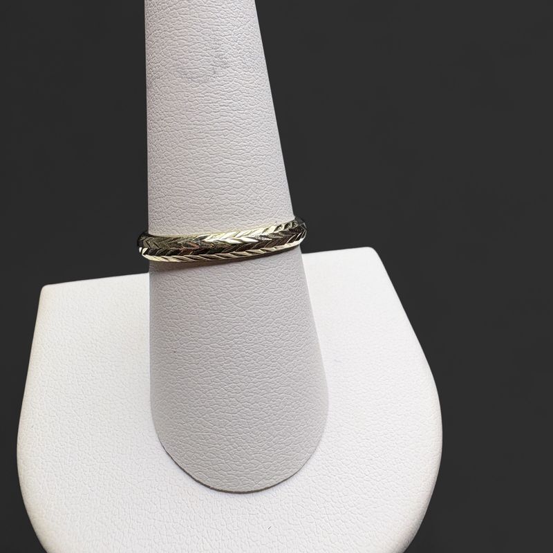 14K CHEVRON PATTERN BAND