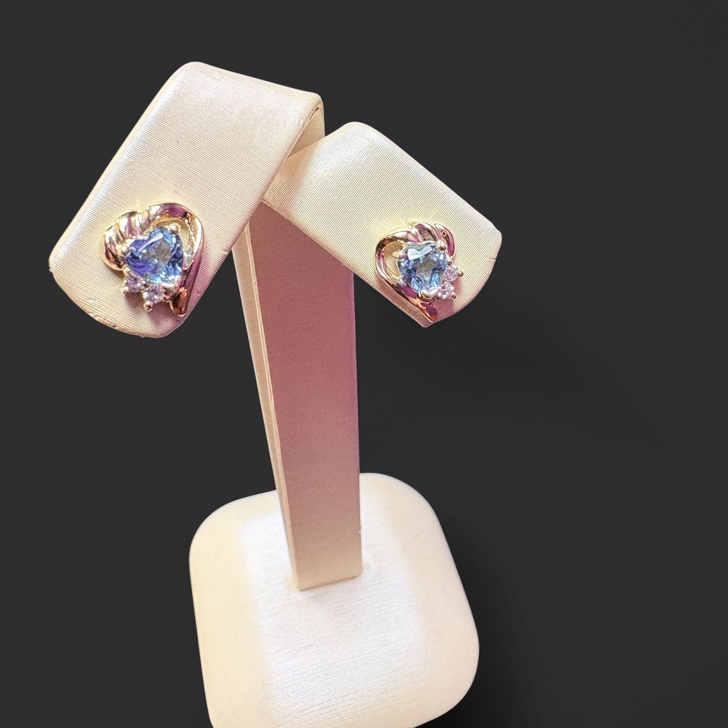 10K BLUE TOPAZ SCALLOPED GOLD EARRINGS