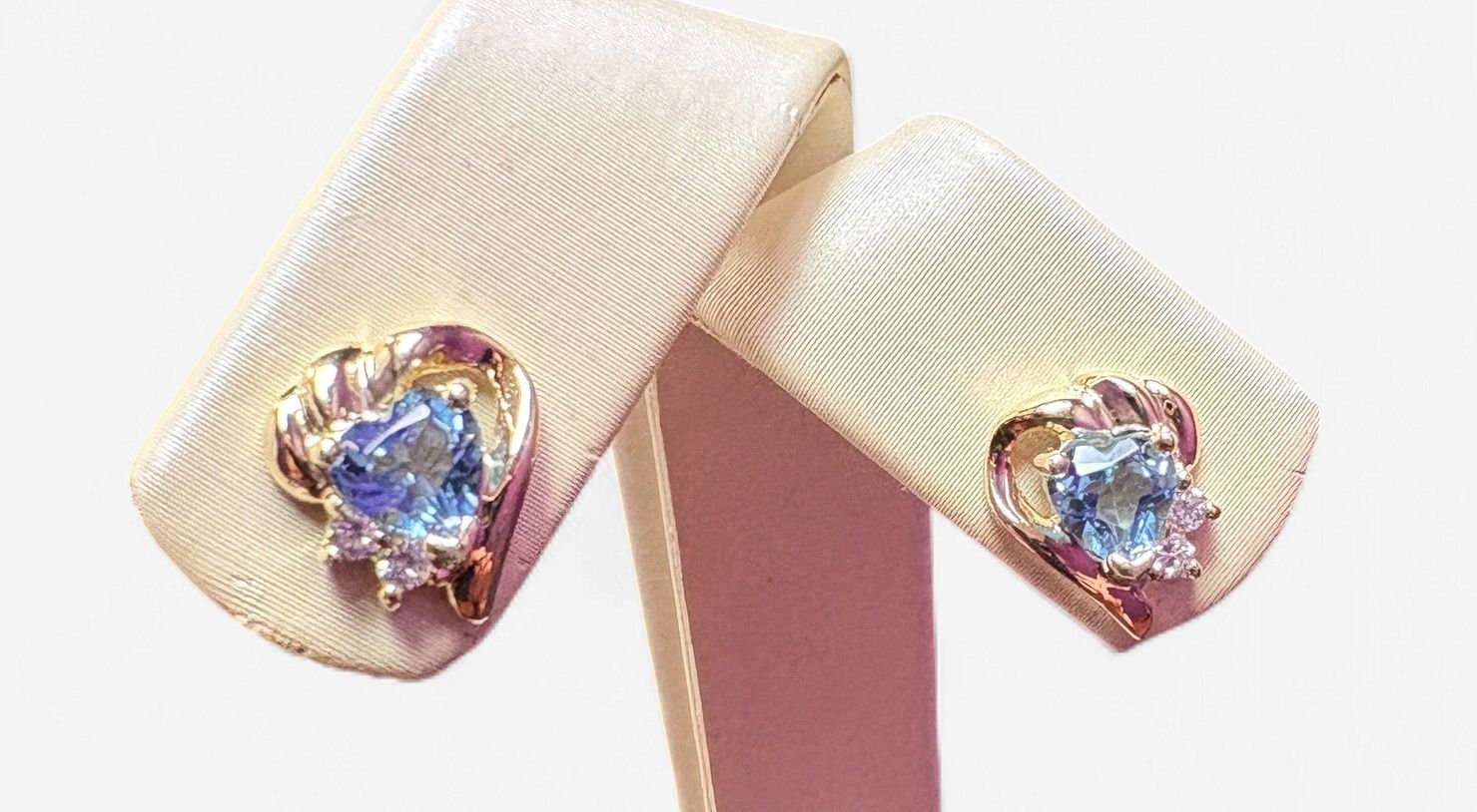 10K BLUE TOPAZ SCALLOPED GOLD EARRINGS